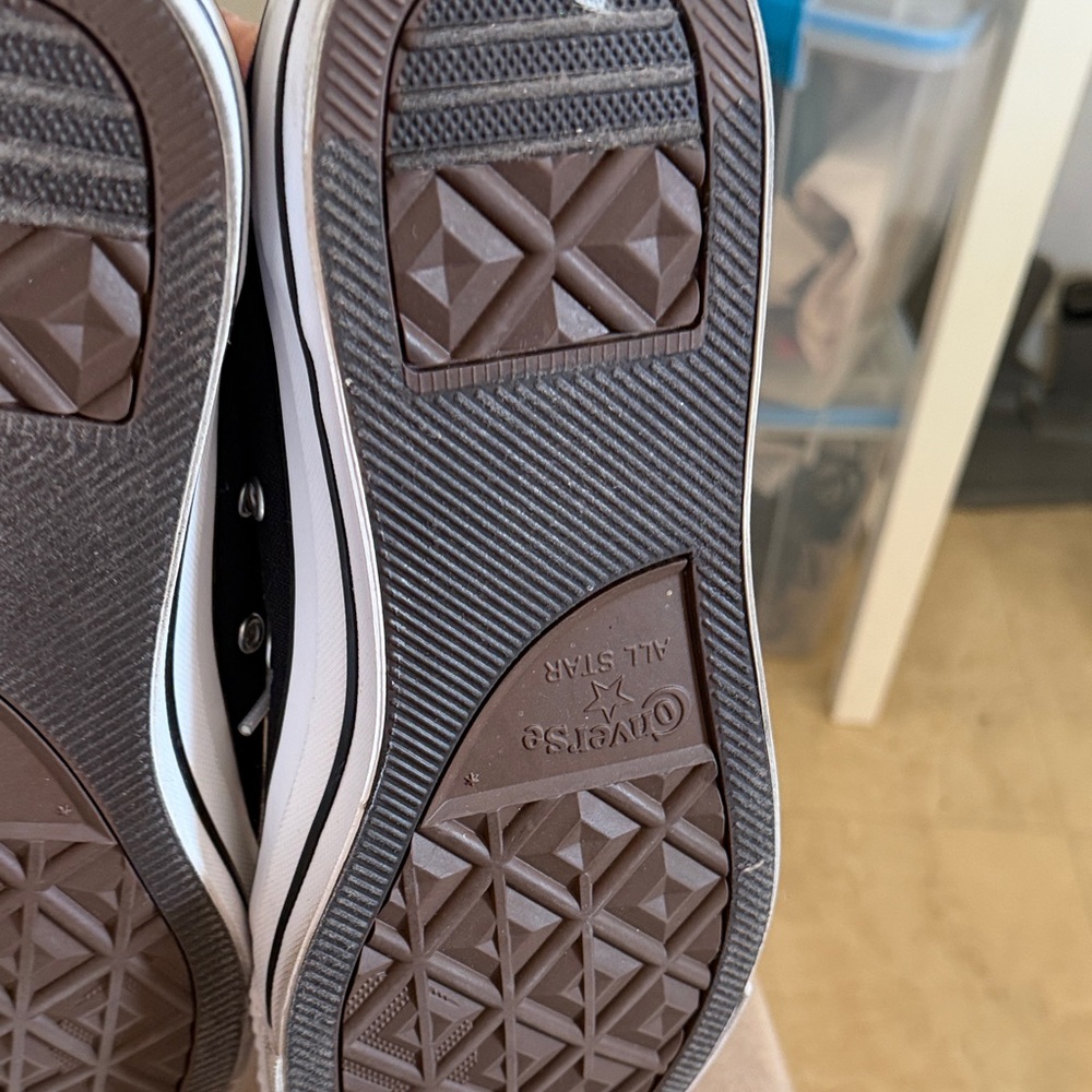 Converse Black & White Low Top Sneakers!! - Picture 4 of 4